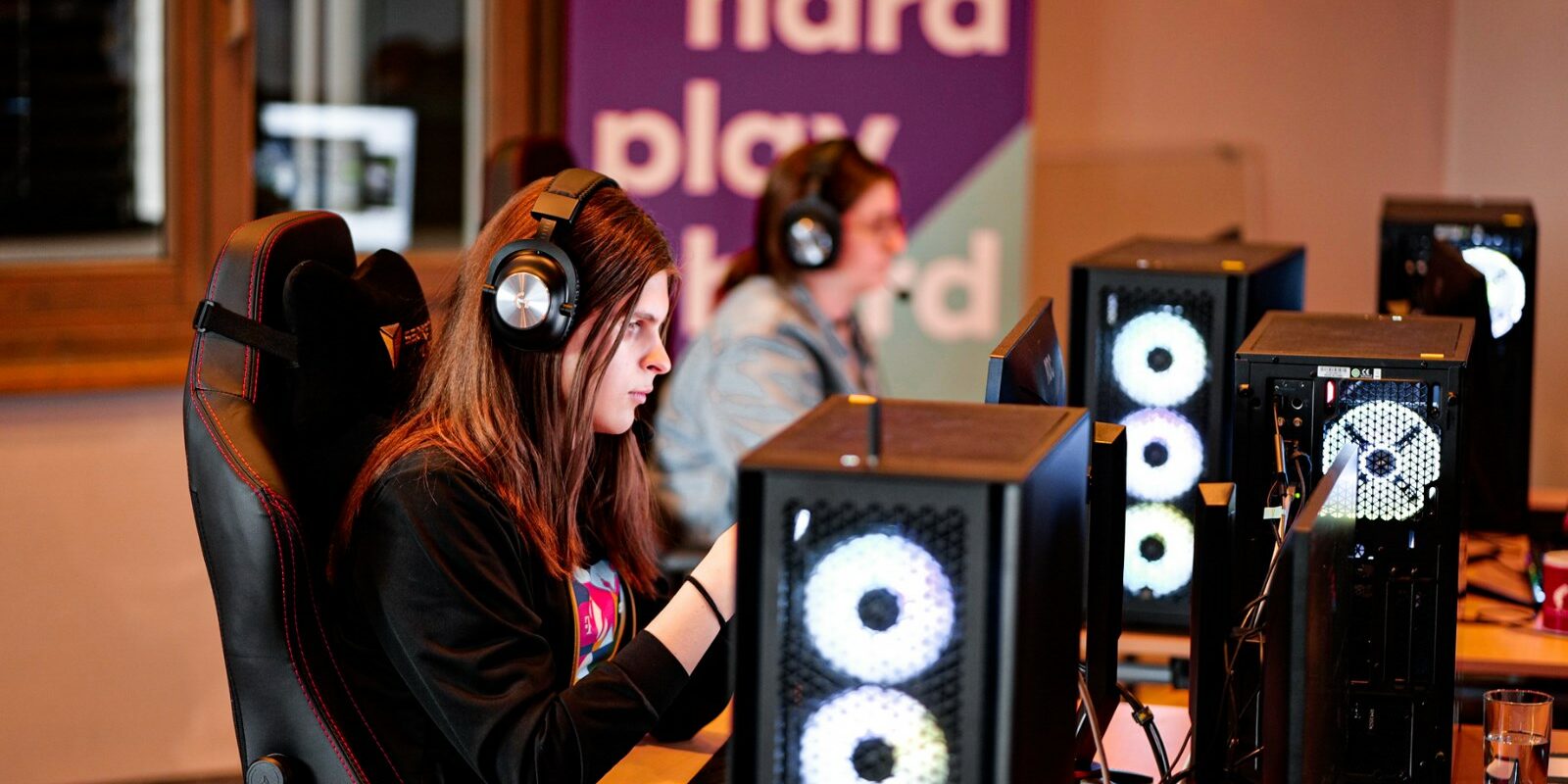 esports player foundation fördert weibliche und non-binäre Talente