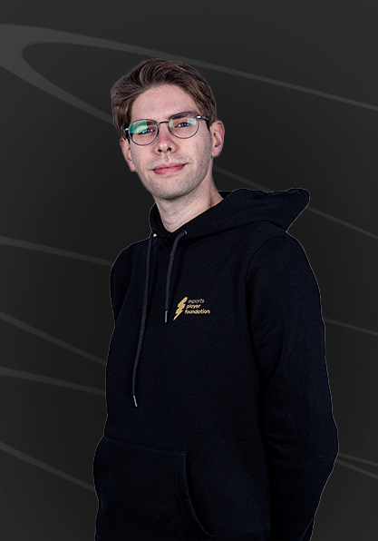 Patrick Decker im Portrait von vorne - Social Media Manager bei der esports player foundation