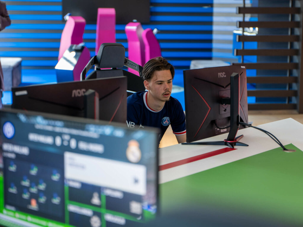 eFootball Arena Cosmos Direkt FIFA