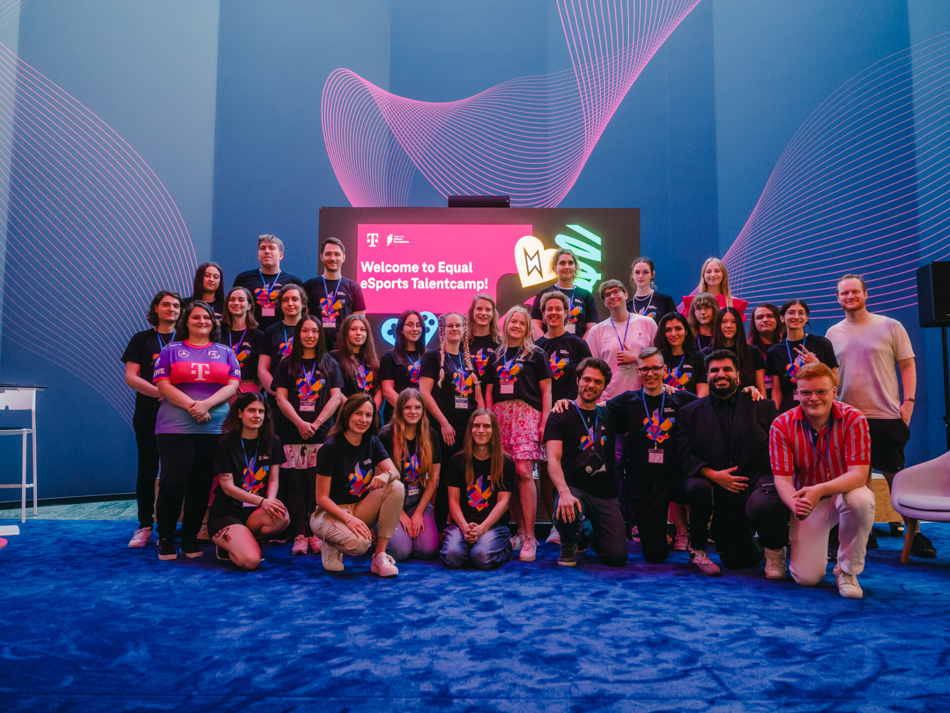 Equal eSports Talents - Gruppenfoto in Räumen der Deutschen Telekom