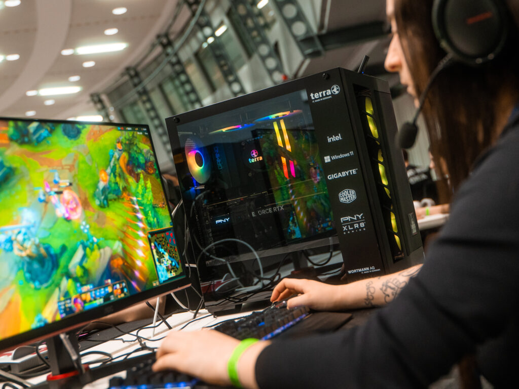 person playing league of legends